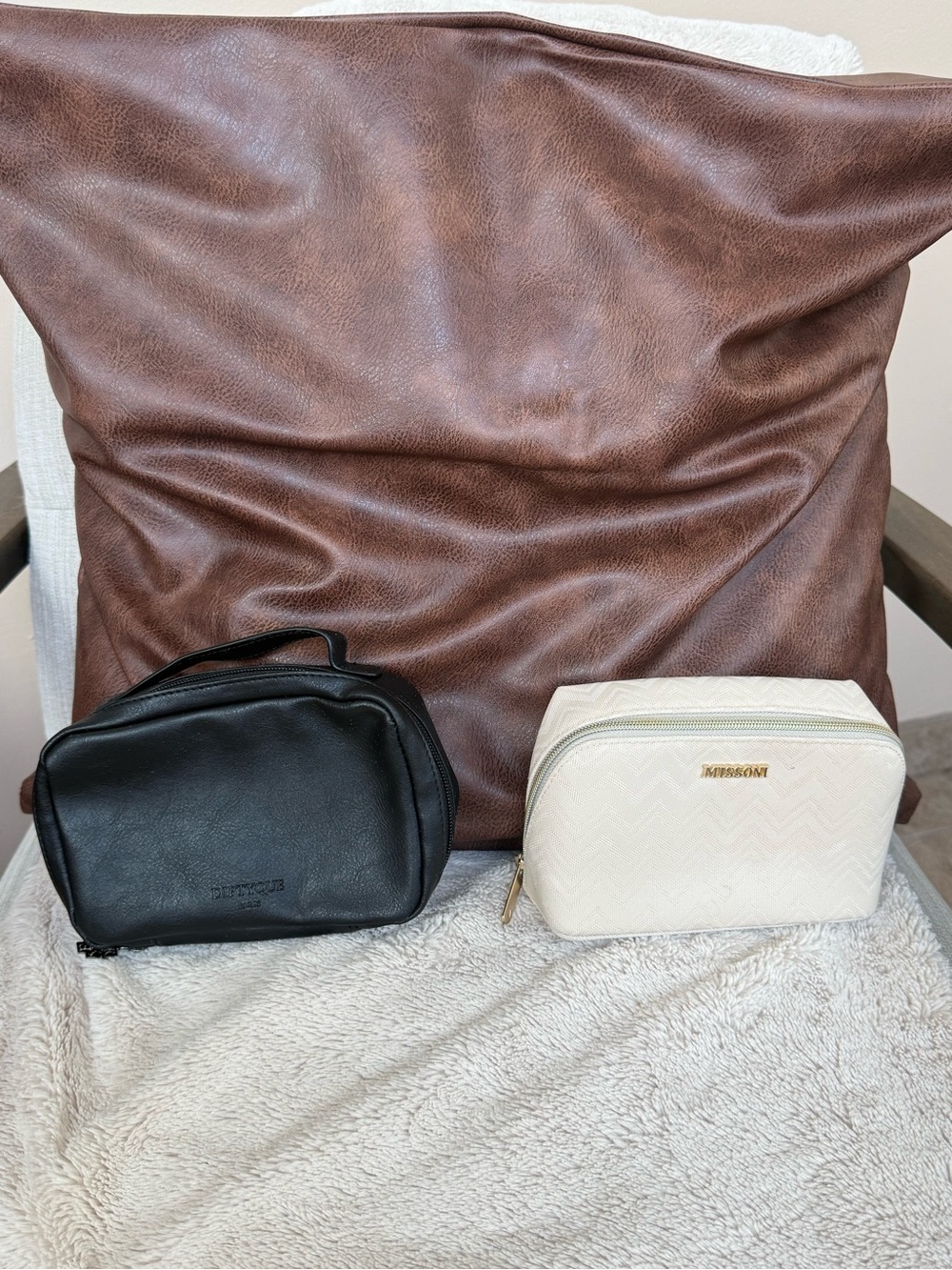 Set Missoni Diptyque Zip Cosmetic Pouch Travel Airline Logo Black Cream Chevron